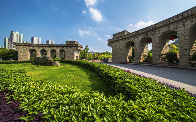 重慶城市管理職業(yè)學(xué)院現(xiàn)代物業(yè)管理專業(yè)在重慶招生錄取分?jǐn)?shù)(歷史類)：392分