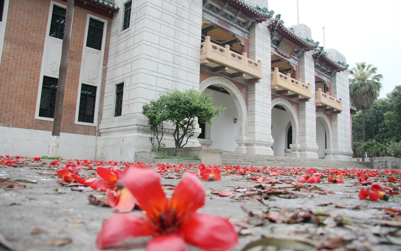 華南理工大學(xué)生物科學(xué)類專業(yè)在湖北招生錄取分?jǐn)?shù)(物理類)：610分