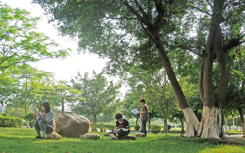 2023年浙江考生多少分可以上華南師范大學(xué)漢語言文學(xué)（師范）專業(yè)？