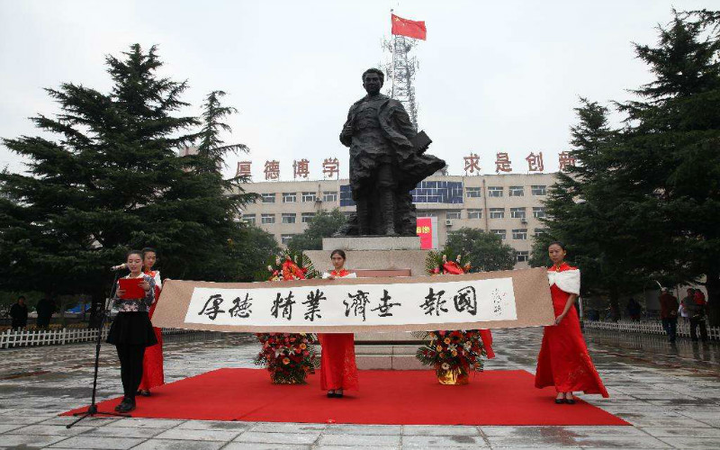 2023年長(zhǎng)治醫(yī)學(xué)院在甘肅招生專(zhuān)業(yè)有哪些？學(xué)費(fèi)是多少？