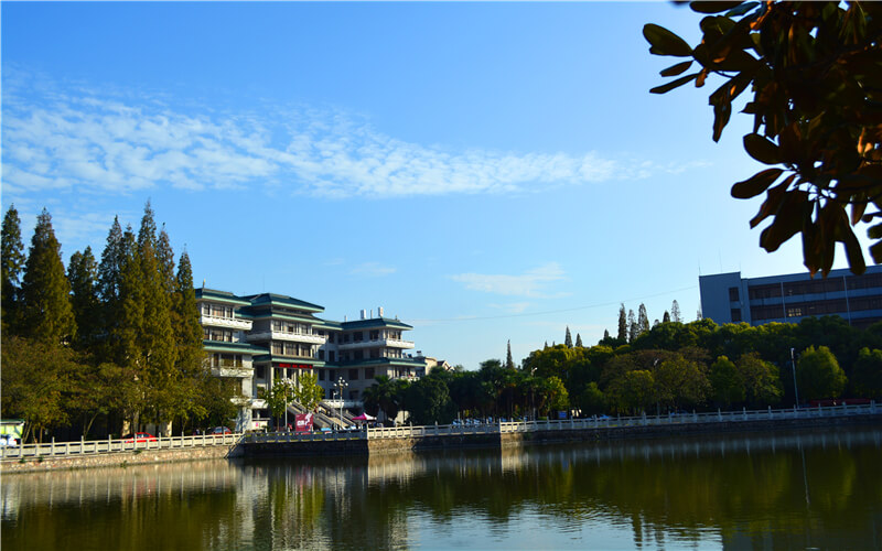 2024年長江大學文理學院外國語言文學類專業(yè)在河北錄取分數(shù)線參考