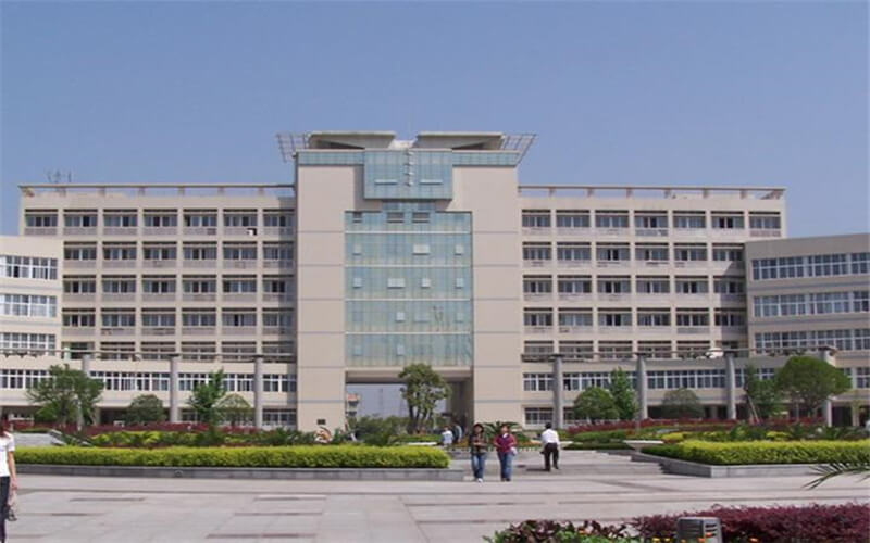 三峽大學(xué)科技學(xué)院機(jī)械設(shè)計(jì)制造及其自動(dòng)化專業(yè)在內(nèi)蒙古招生錄取分?jǐn)?shù)(理科)：352分