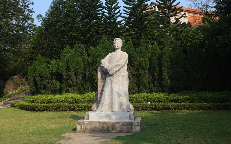 廈門大學(xué)少數(shù)民族預(yù)科班專業(yè)在內(nèi)蒙古招生錄取分?jǐn)?shù)(理科)：549分