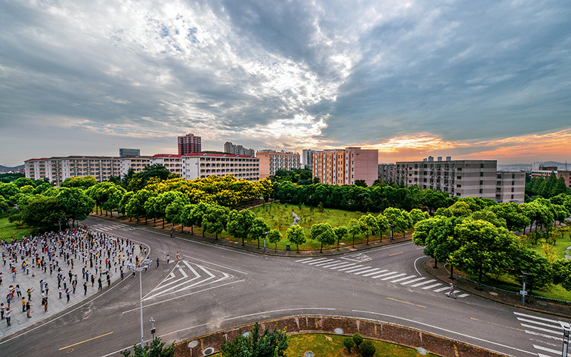 江蘇建筑職業(yè)技術(shù)學(xué)院環(huán)境工程技術(shù)專業(yè)在河北招生錄取分?jǐn)?shù)(物理類)：404分