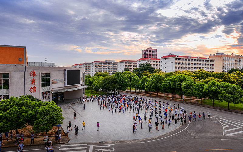 江蘇建筑職業(yè)技術(shù)學(xué)院市場(chǎng)營(yíng)銷專業(yè)在河北招生錄取分?jǐn)?shù)(歷史類)：363分